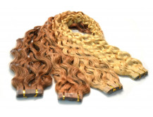 stark gewellte Tape Extensions aus Echthaar in 40 cm Länge